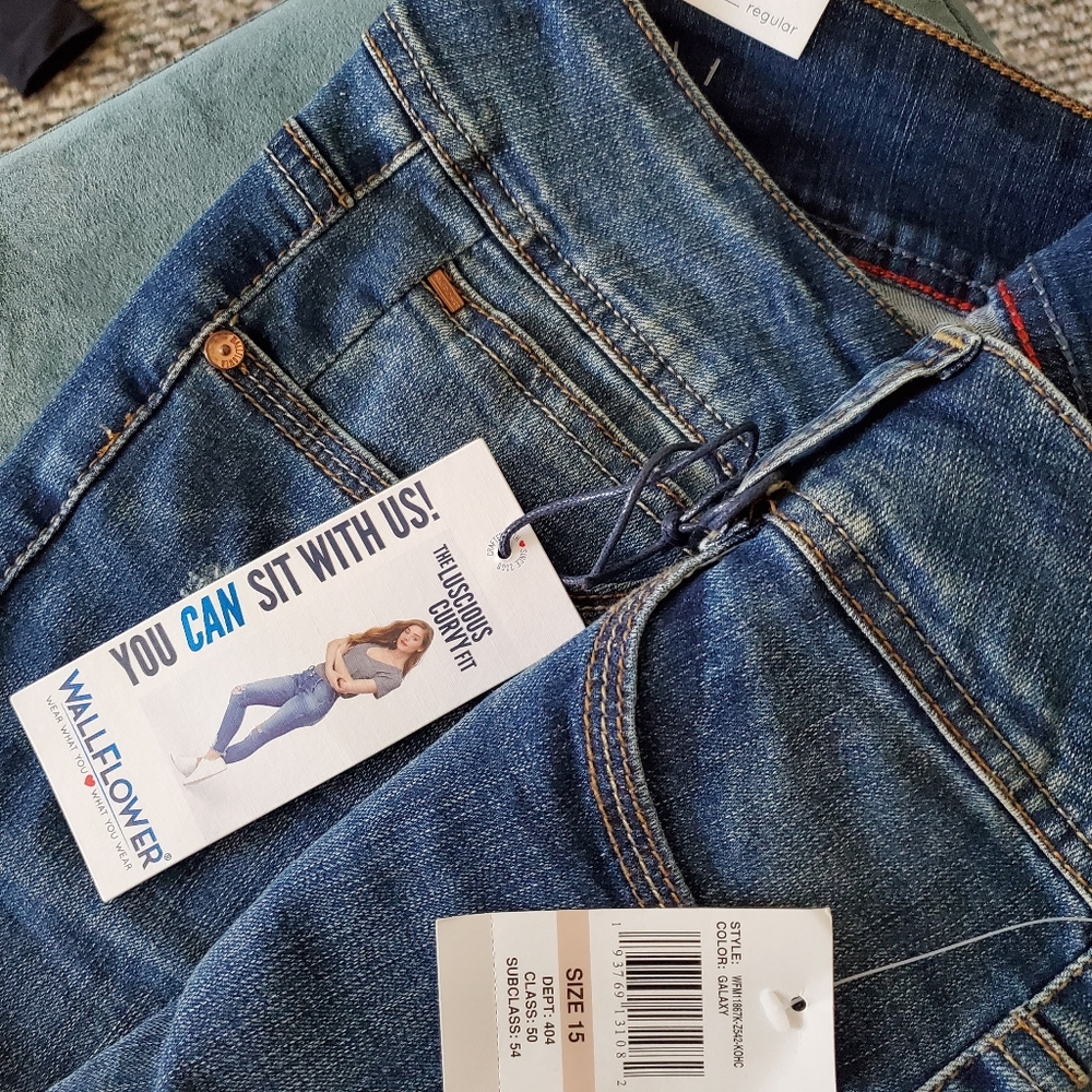 Wallflower Skinny Ankle Pants